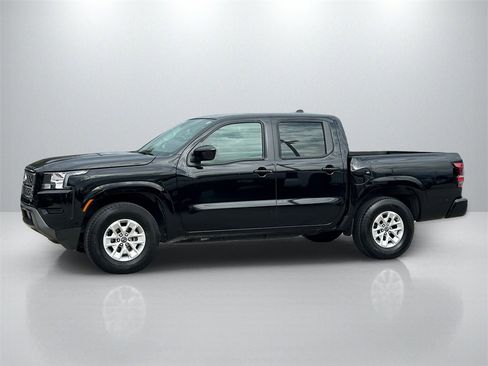 Used 2024 Nissan Frontier SV image 8