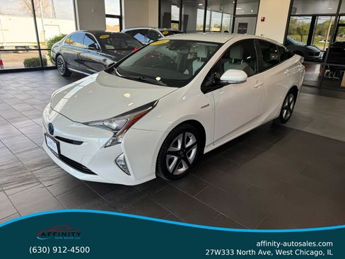 Used 2016 Toyota Prius Four Touring FWD image 1