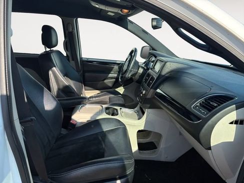 Used 2017 Dodge Grand Caravan SXT FWD image 14