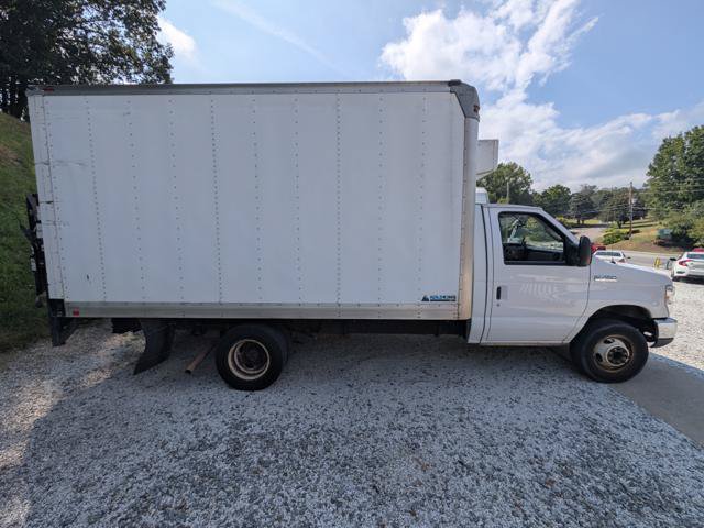 Used 2016 Ford E-450 and Econoline 450 Super Duty w/ Power Windows & Locks Group RWD image 1