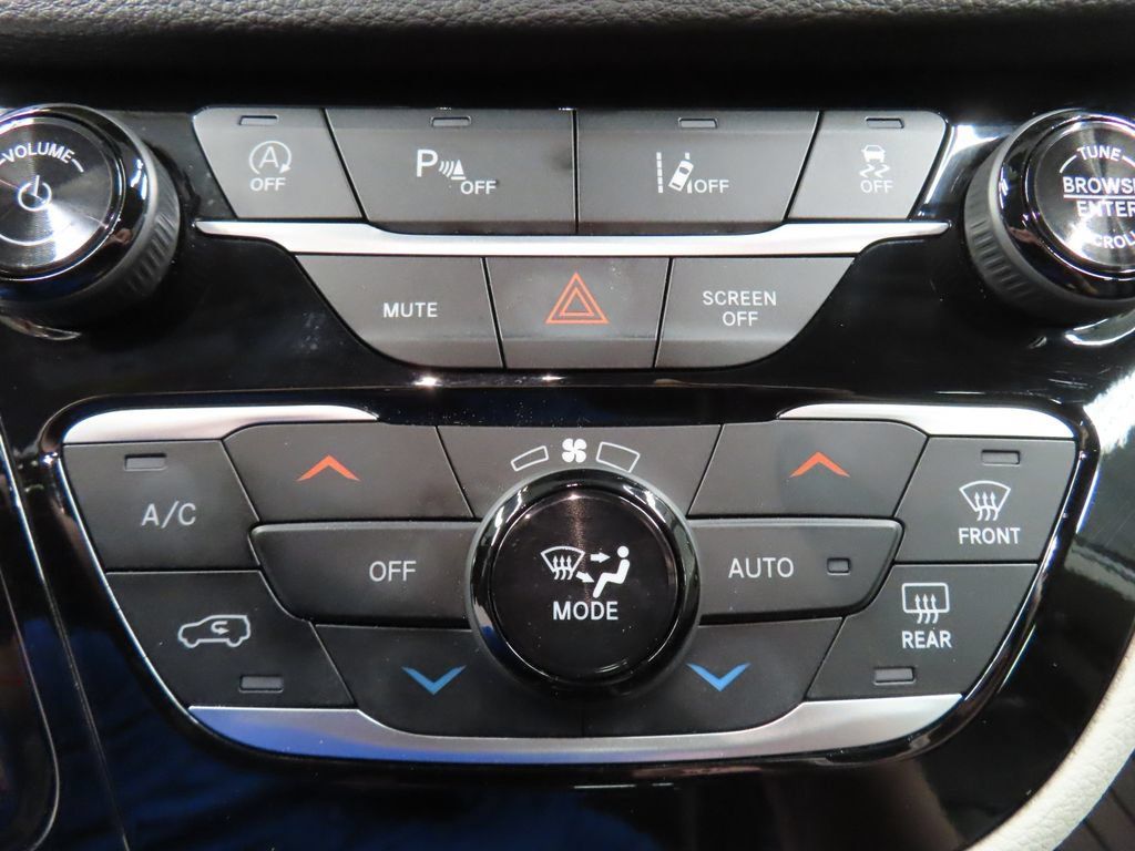 Used 2024 Chrysler Pacifica Limited FWD image 53