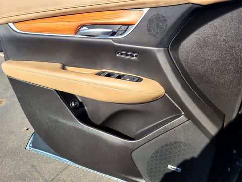 Used 2019 Cadillac XT5 Platinum image 17