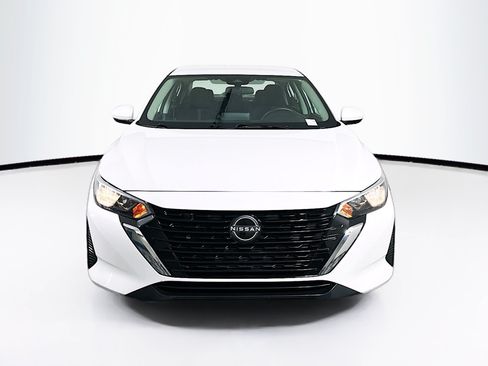 Used 2024 Nissan Sentra SV FWD image 2