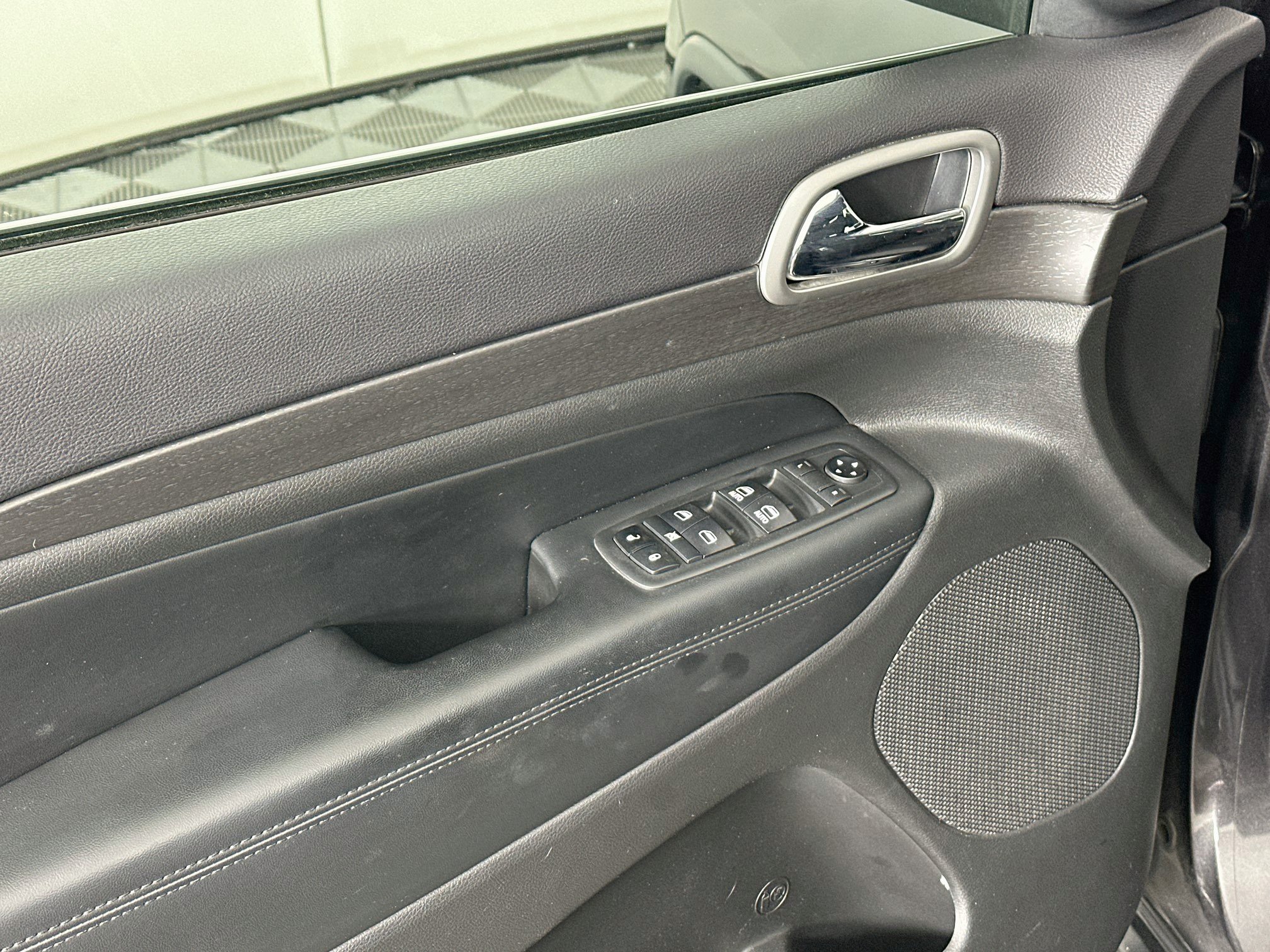 Used 2018 Jeep Grand Cherokee Laredo RWD image 15