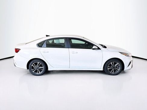 Used 2023 Kia Forte LXS w/ LXS Technology Package FWD image 4