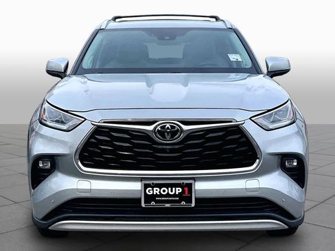 Used 2020 Toyota Highlander Platinum AWD/4WD image 4