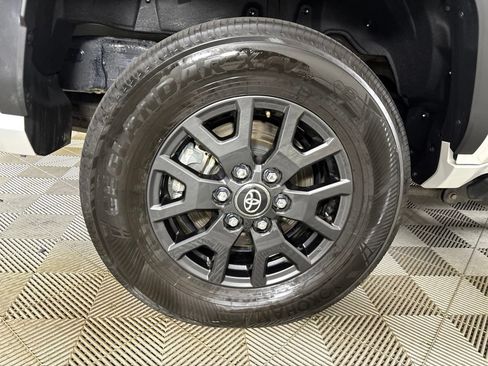 Used 2025 Toyota 4Runner SR5 AWD/4WD image 34