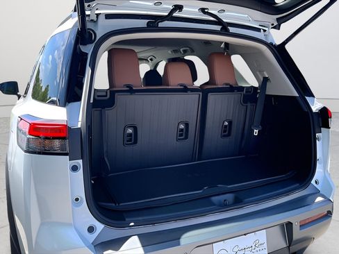 New 2026 Nissan Pathfinder Platinum AWD/4WD image 24