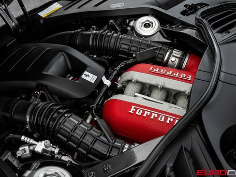 Used 2025 Ferrari Purosangue image 12