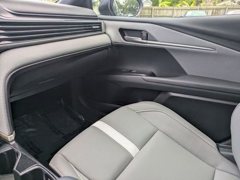 Used 2025 Toyota Camry SE w/ Convenience Package FWD image 16