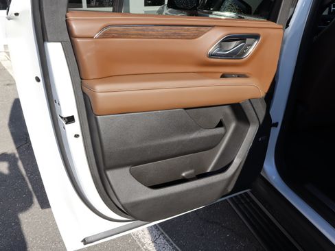 Used 2024 Chevrolet Suburban High Country w/ Premium Package image 32