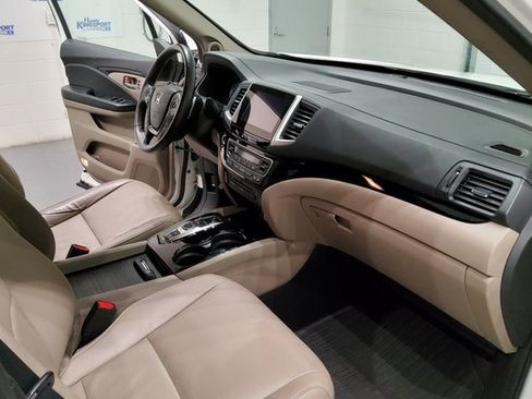 Certified 2017 Honda Pilot Touring image 15