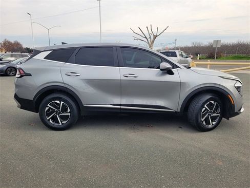 Used 2023 Kia Sportage LX image 3