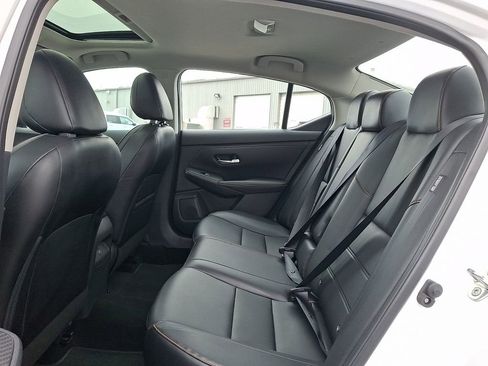 Used 2022 Nissan Sentra SR w/ SR Premium Package image 10