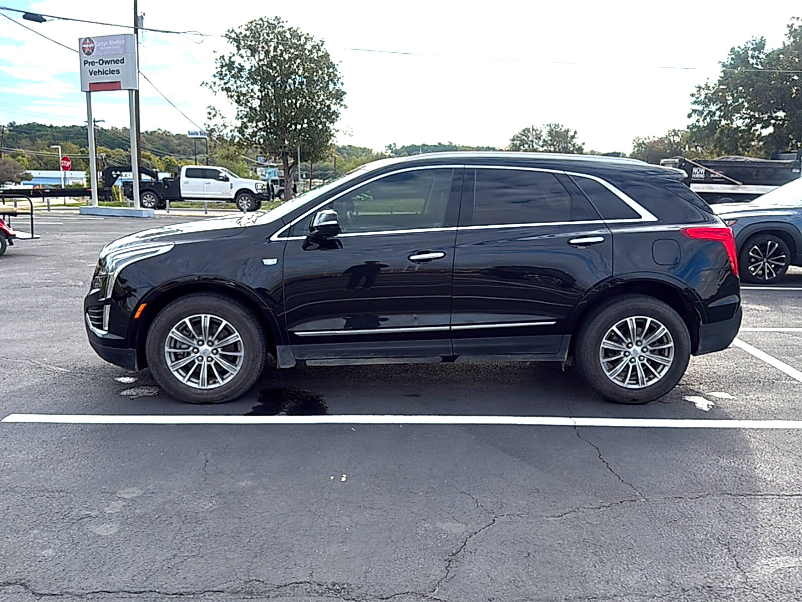 Used 2017 Cadillac XT5 Luxury w/ Driver Awareness Package FWD image 4