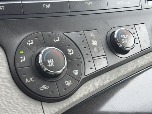 Used 2014 Toyota Sienna L image 63