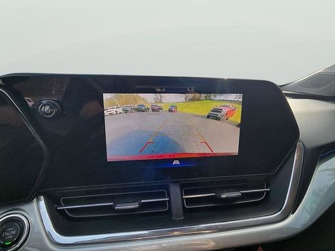 Used 2025 Chevrolet Trax LT w/ LT Convenience Package FWD image 22