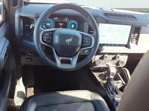 New 2025 Ford Bronco Badlands image 3