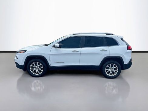 Used 2016 Jeep Cherokee Latitude w/ Cold Weather Group AWD/4WD image 4