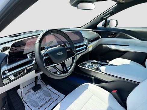 New 2026 Cadillac Lyriq Luxury w/ LPO, Floor Liner Package AWD/4WD image 9