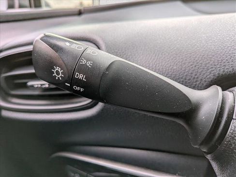 Used 2019 Toyota Prius L Eco image 11