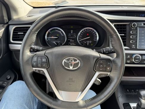 Used 2016 Toyota Highlander Limited image 17