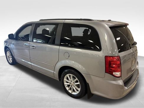 Used 2015 Dodge Grand Caravan SXT w/ UConnect Hands-Free Group FWD image 4