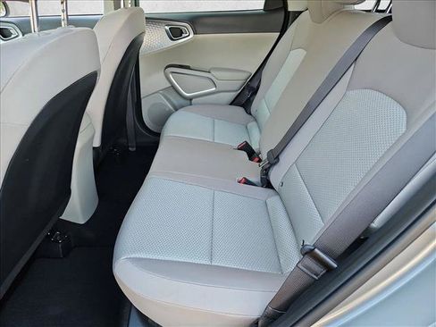Used 2022 Kia Soul LX FWD image 17