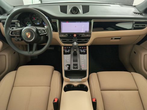 Certified 2025 Porsche Macan AWD/4WD image 21