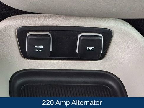 Used 2021 Chrysler Pacifica Touring AWD/4WD image 12