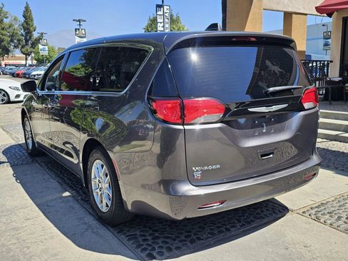Used 2023 Chrysler Voyager LX FWD image 7