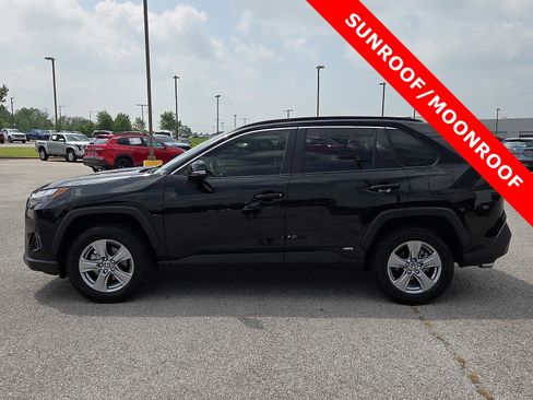 Used 2025 Toyota RAV4 XLE w/ Convenience Package AWD/4WD image 3