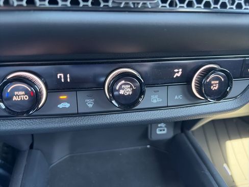 Used 2025 Honda HR-V Sport image 17