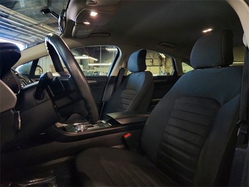 Used 2018 Ford Fusion SE w/ Fusion SE Technology Package image 8