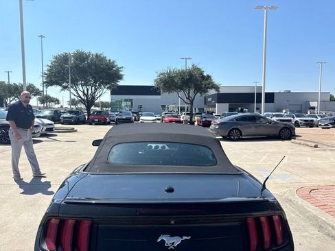 Used 2021 Ford Mustang Premium RWD image 4