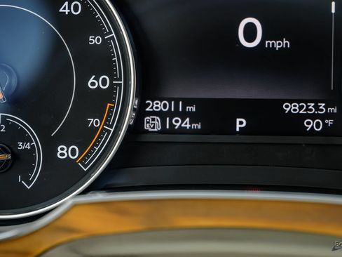 Used 2020 Bentley Bentayga Plug-In Hybrid AWD/4WD image 74