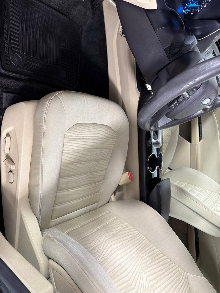 Used 2016 Ford Fusion SE FWD image 10