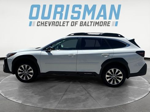 Used 2023 Subaru Outback Limited AWD/4WD image 3