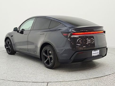 Used 2026 Tesla Model Y AWD image 7