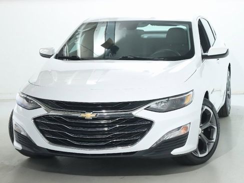 Used 2024 Chevrolet Malibu LT image 3