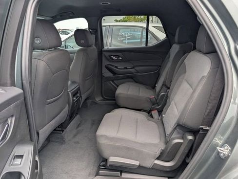 Used 2023 Chevrolet Traverse LT FWD image 4
