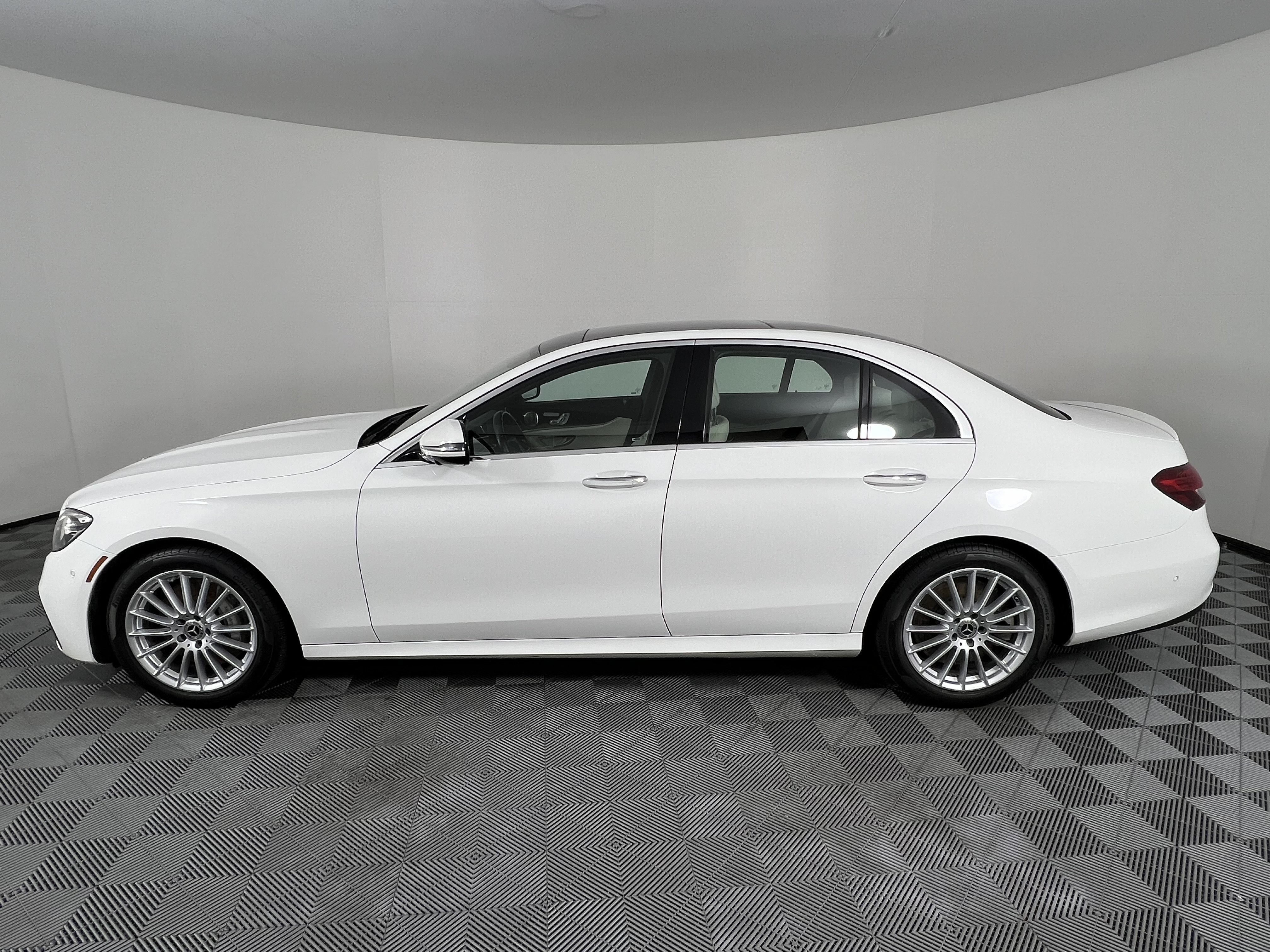 Certified 2022 Mercedes-Benz E 450 4MATIC Sedan image 8