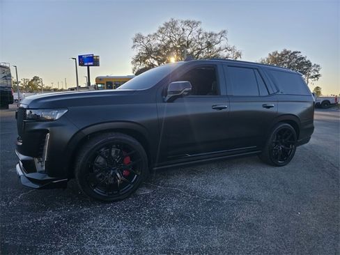 Used 2024 Cadillac Escalade V w/ LPO, ONYX Package image 9