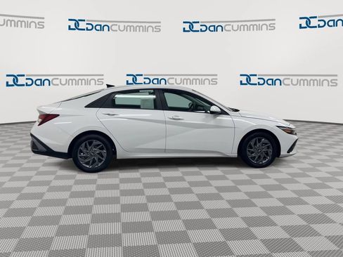 Used 2024 Hyundai Elantra SEL FWD image 9