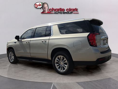 Used 2024 GMC Yukon XL SLE RWD image 3