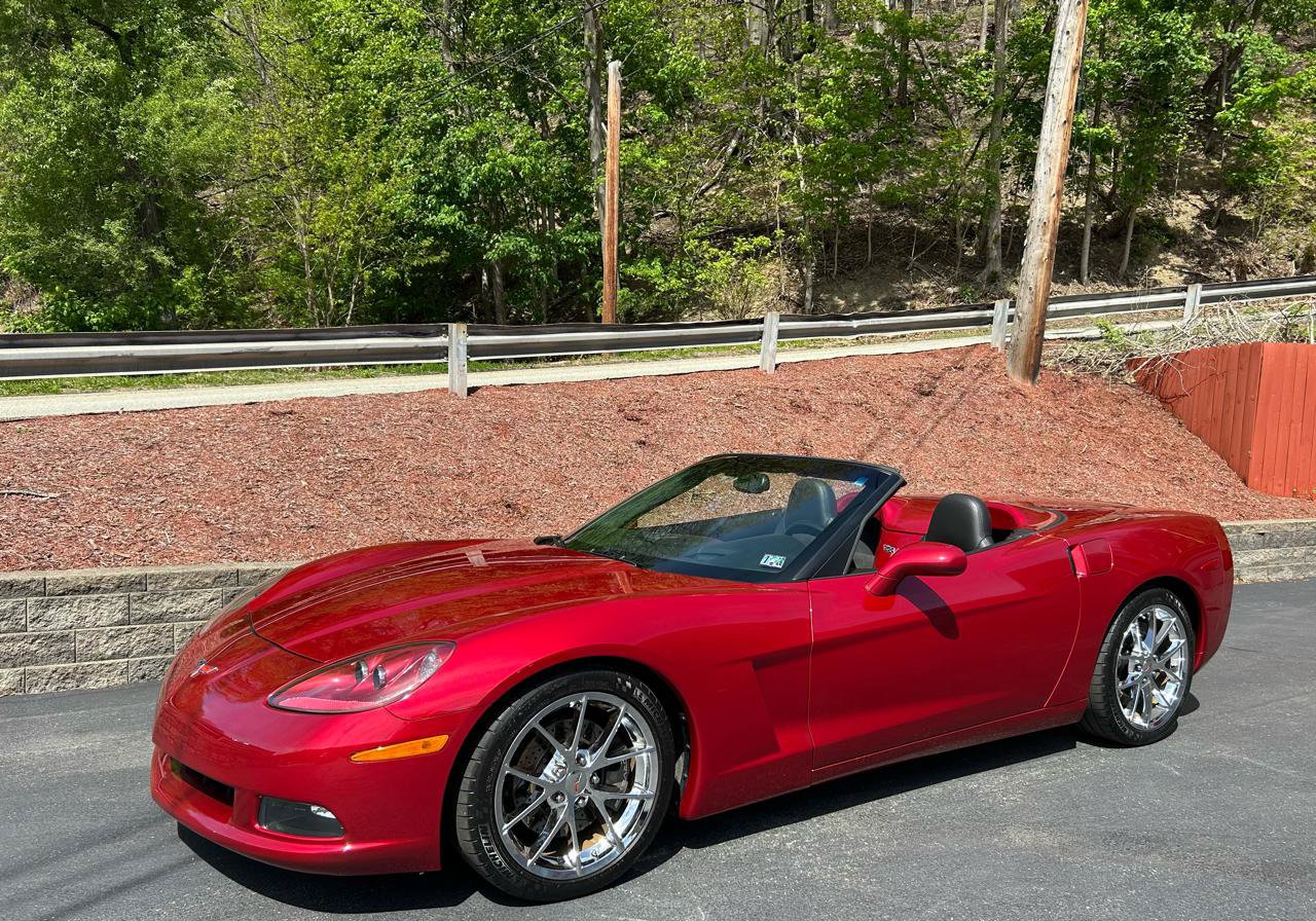 Used 2005 Chevrolet Corvette Convertible w/ Preferred Equipment Group RWD image 3