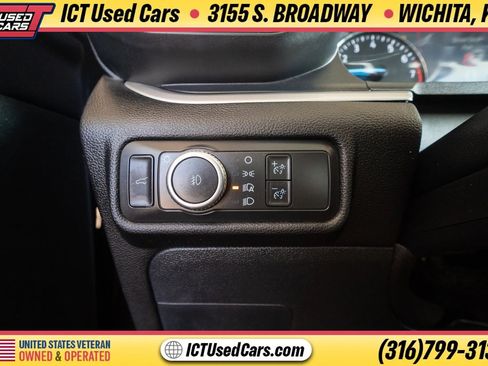 Used 2022 Ford Explorer XLT w/ Equipment Group 202A AWD/4WD image 17