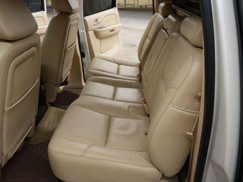 Used 2008 Cadillac Escalade EXT image 36