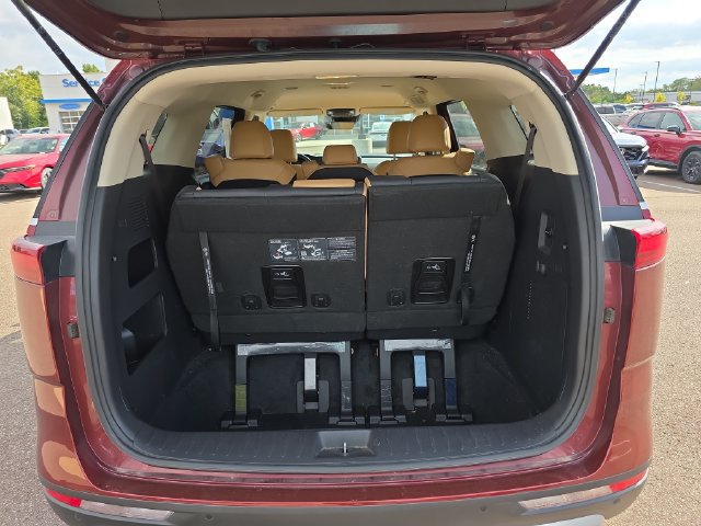 Used 2024 Kia Carnival LX FWD image 14