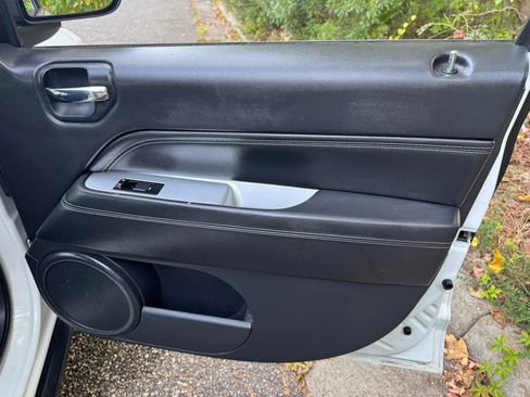 Used 2014 Jeep Compass Latitude image 7